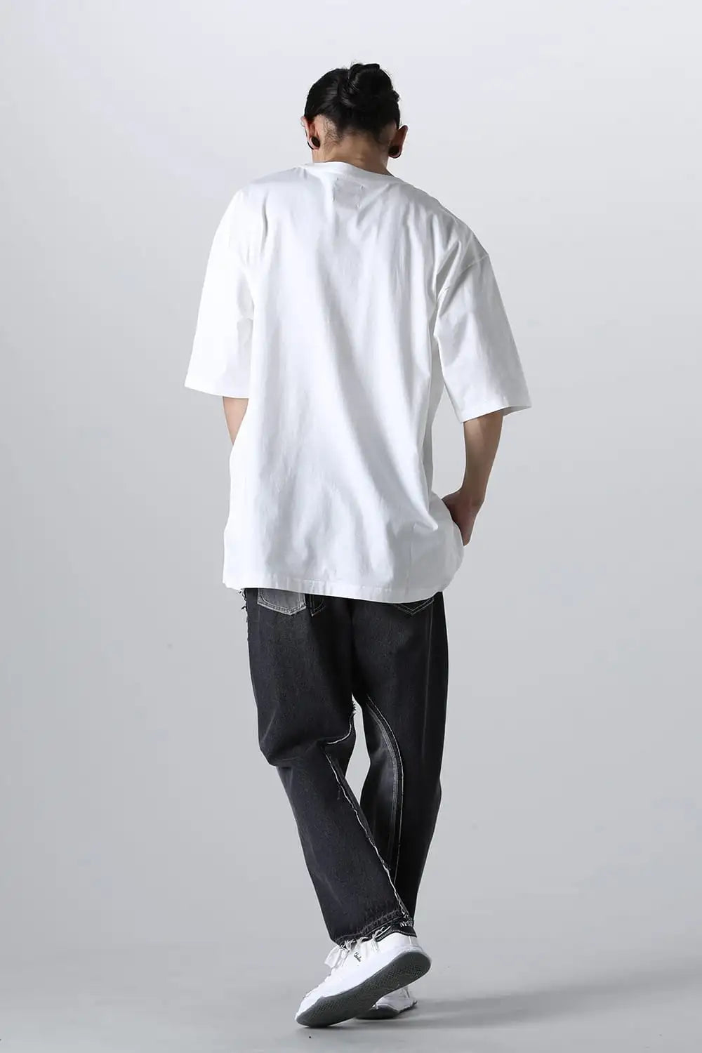 Sロゴアンドボーンエムブレム(オーバーサイズショートスリーブポケットティー) White