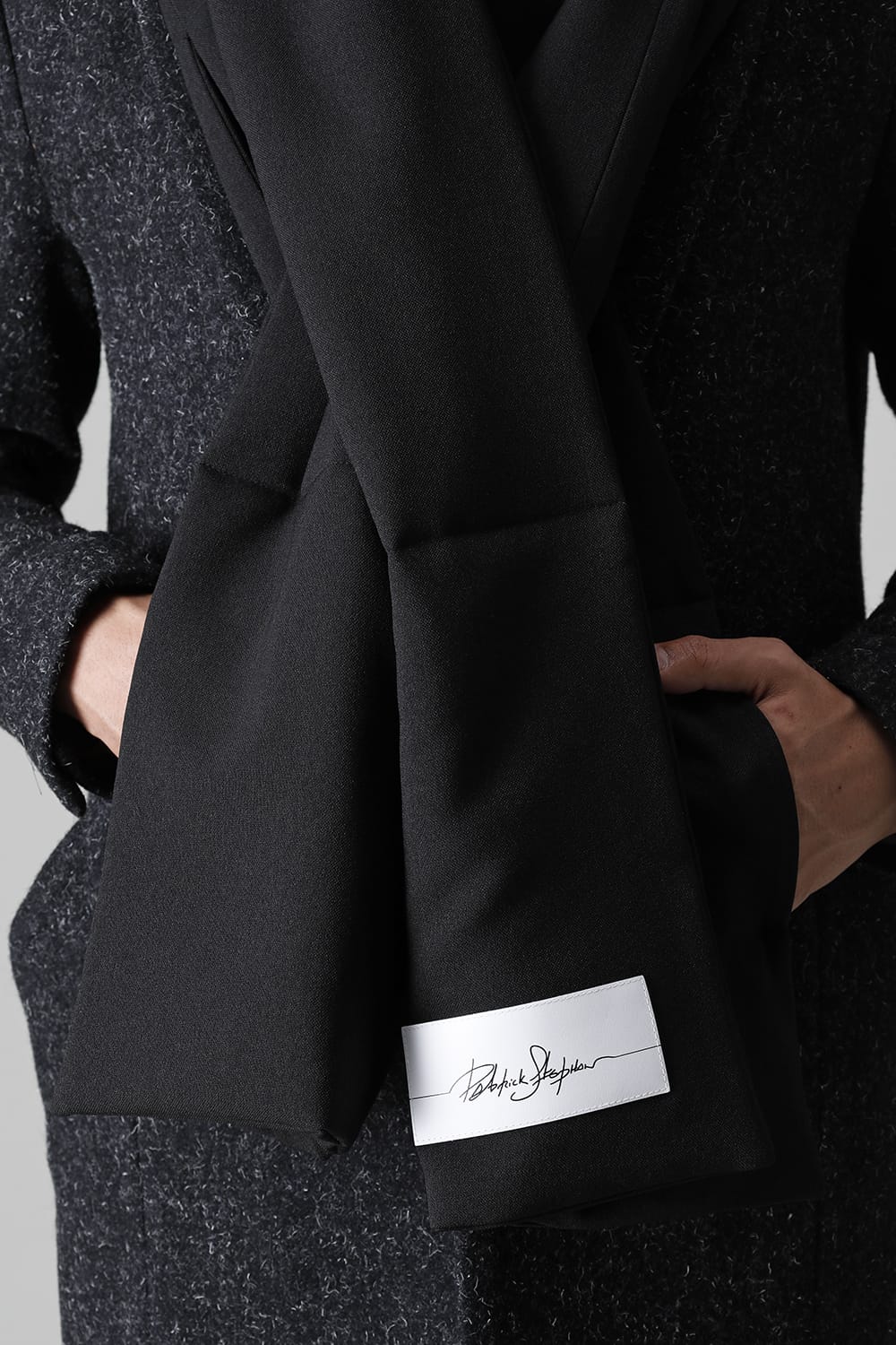 Long scarf'pillow pockets' E-Black