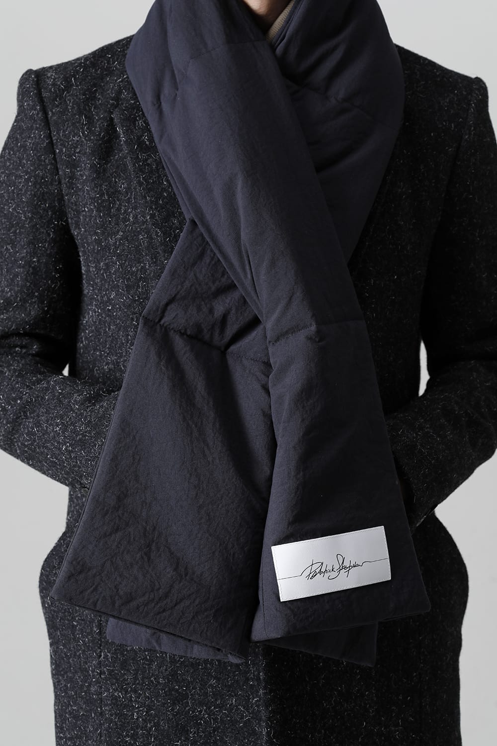 Long scarf'pillow pockets' N-Black