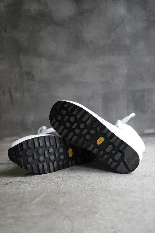 The Viridi-anne 16SS Mid Cut Sneakers WHITE