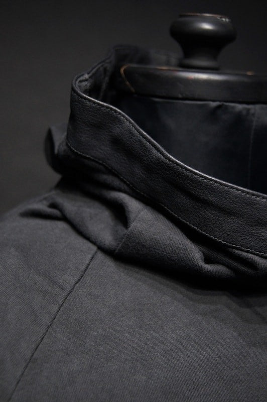 The Viridi-anne 16SS High Neck Cut Sew L/S BLACK