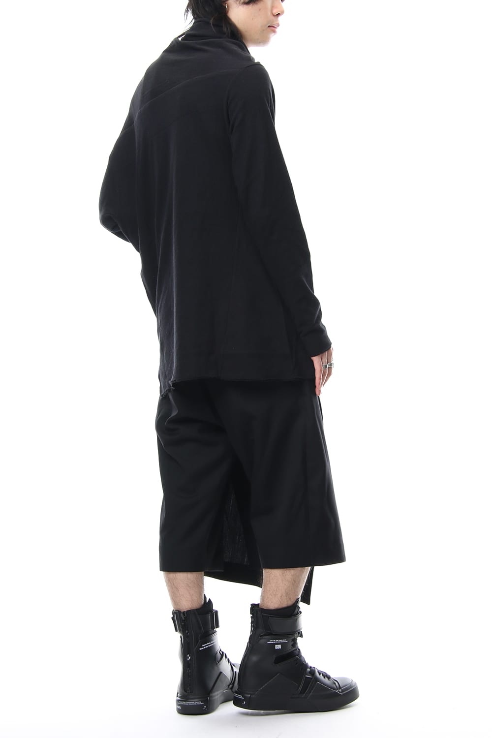 DRAPING NECK CUT & SEWN