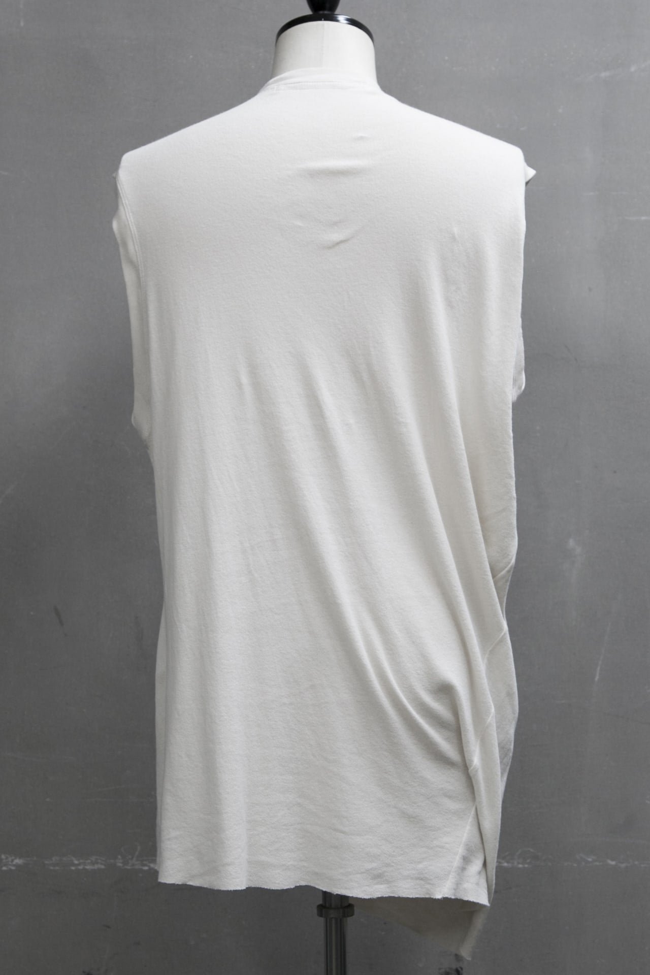 DRAPING NO SLEEVE SHIRT Beige