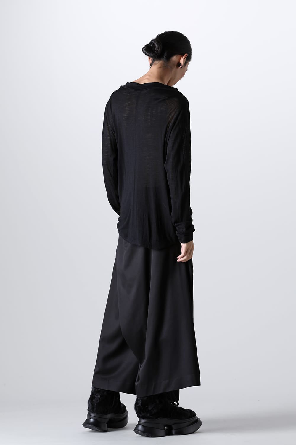 Edge Seamed Off-neck Cutsewn Black