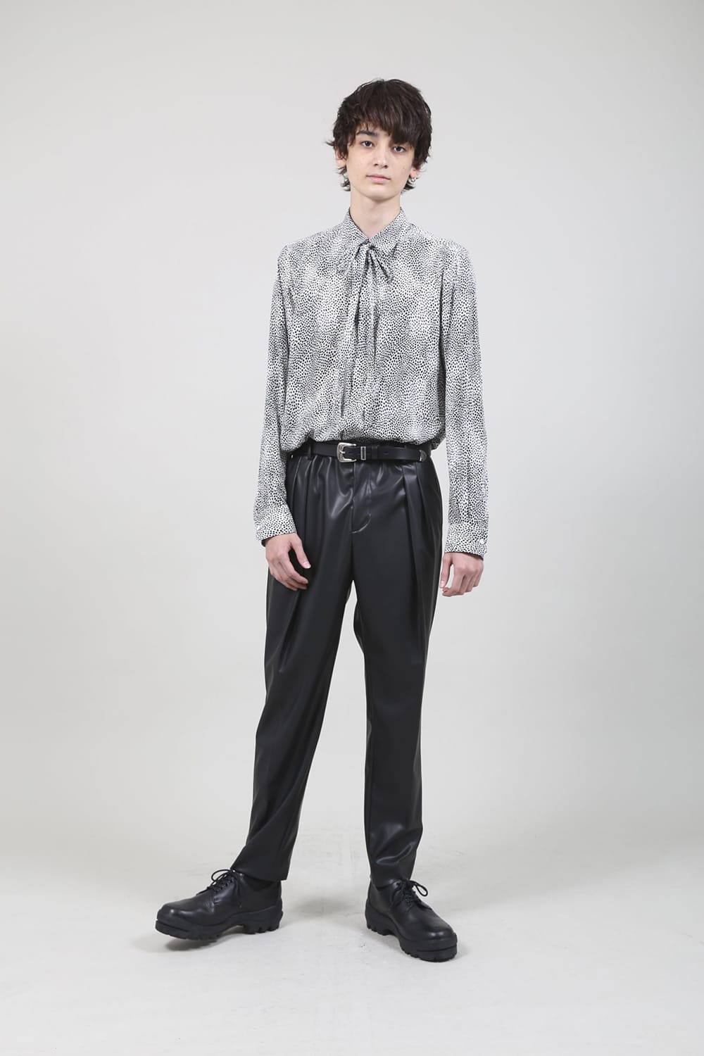Airy Fake Leather Faux Leather 2 Tuck Pants