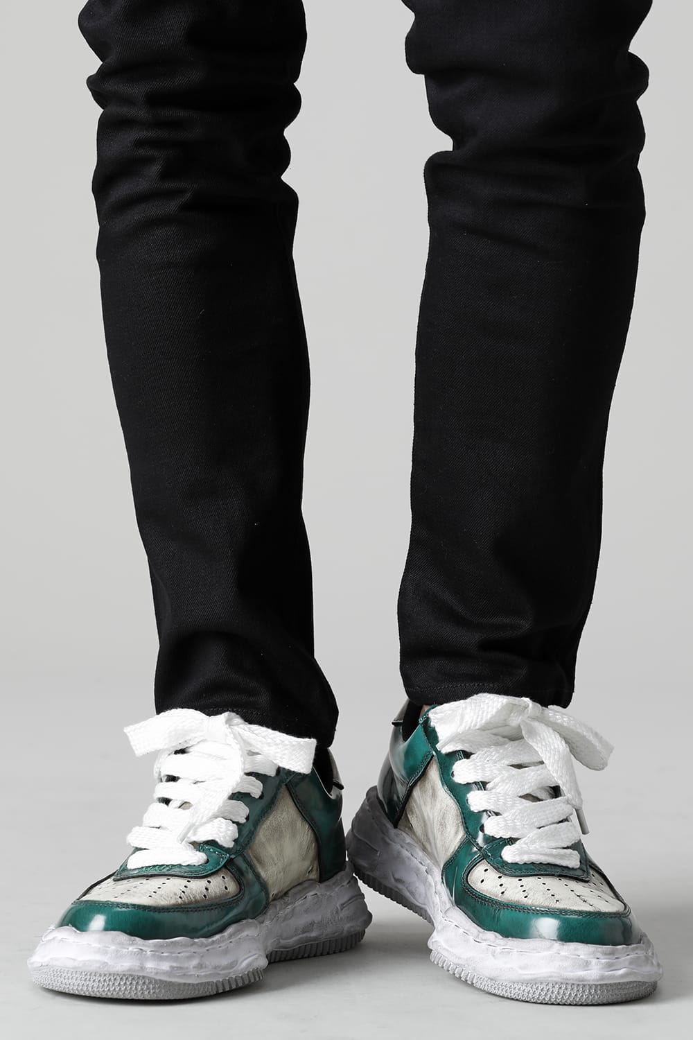 -ウェイン ロー- ブラッシュド パテント レザー スニーカー Green