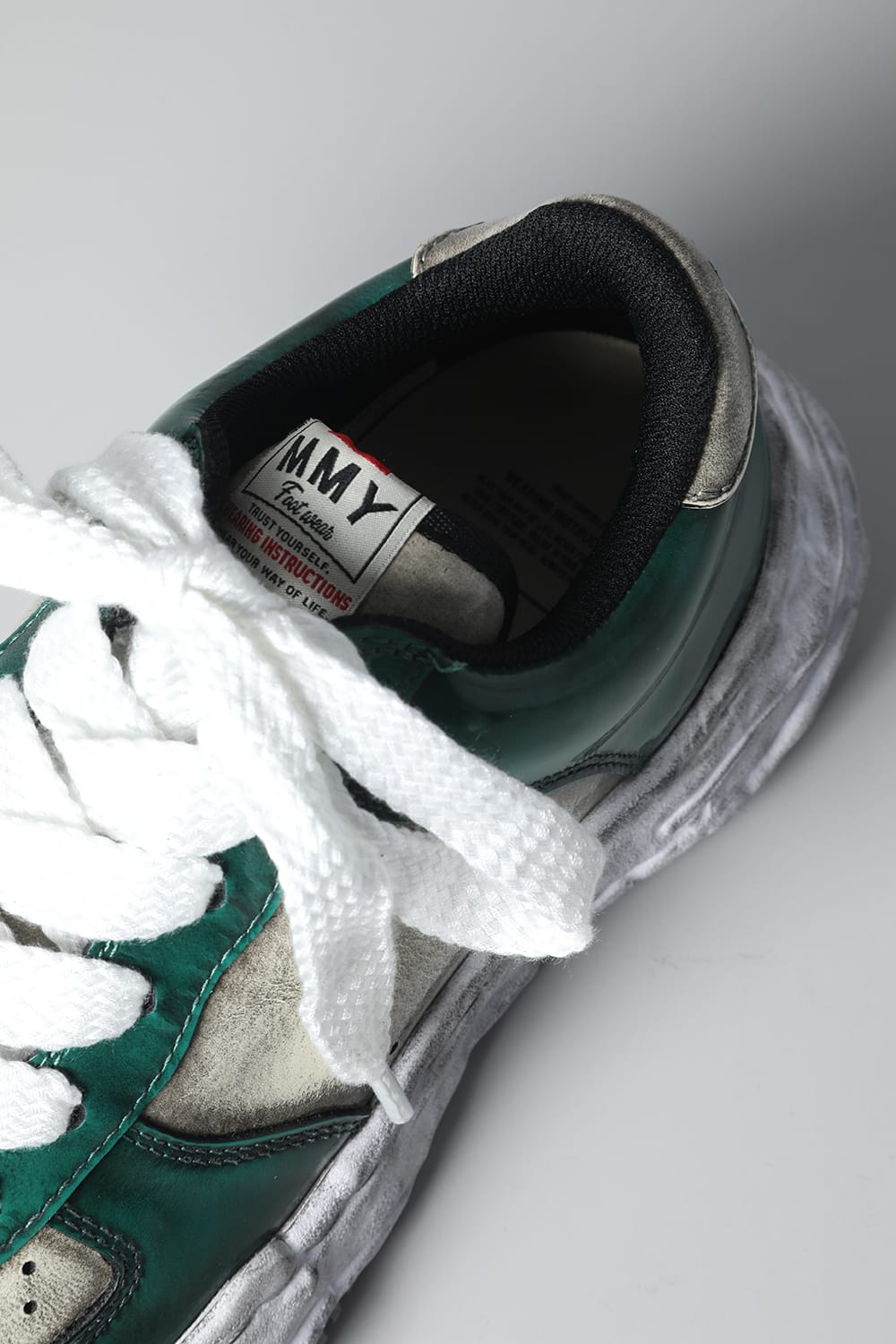 -ウェイン ロー- ブラッシュド パテント レザー スニーカー Green