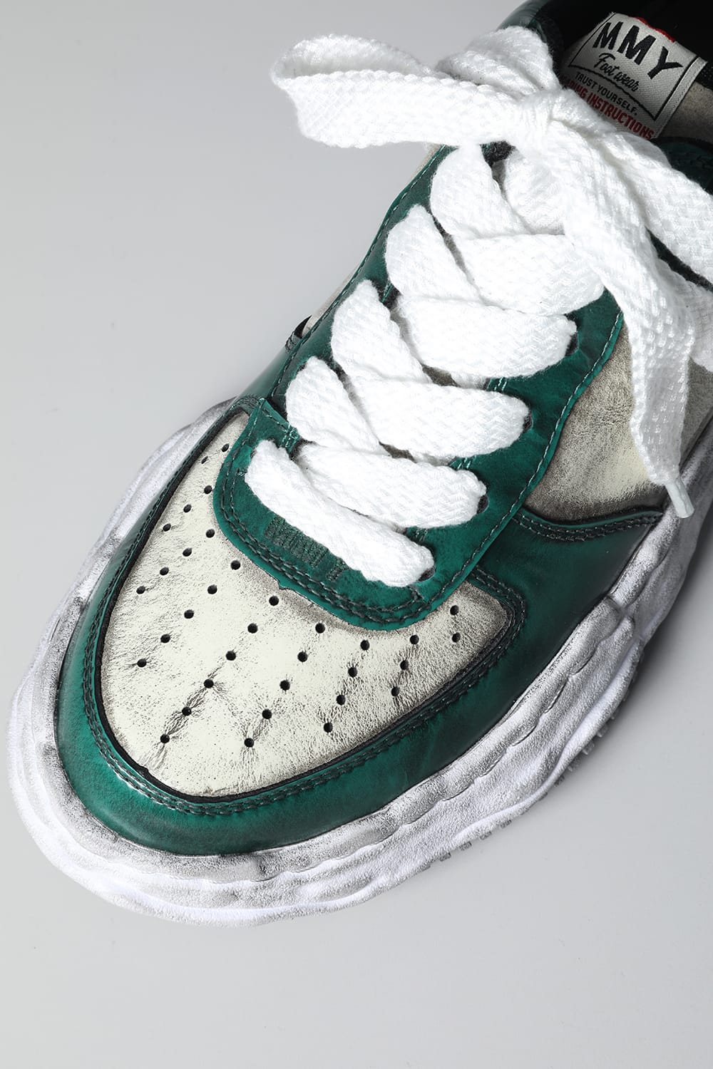 -ウェイン ロー- ブラッシュド パテント レザー スニーカー Green