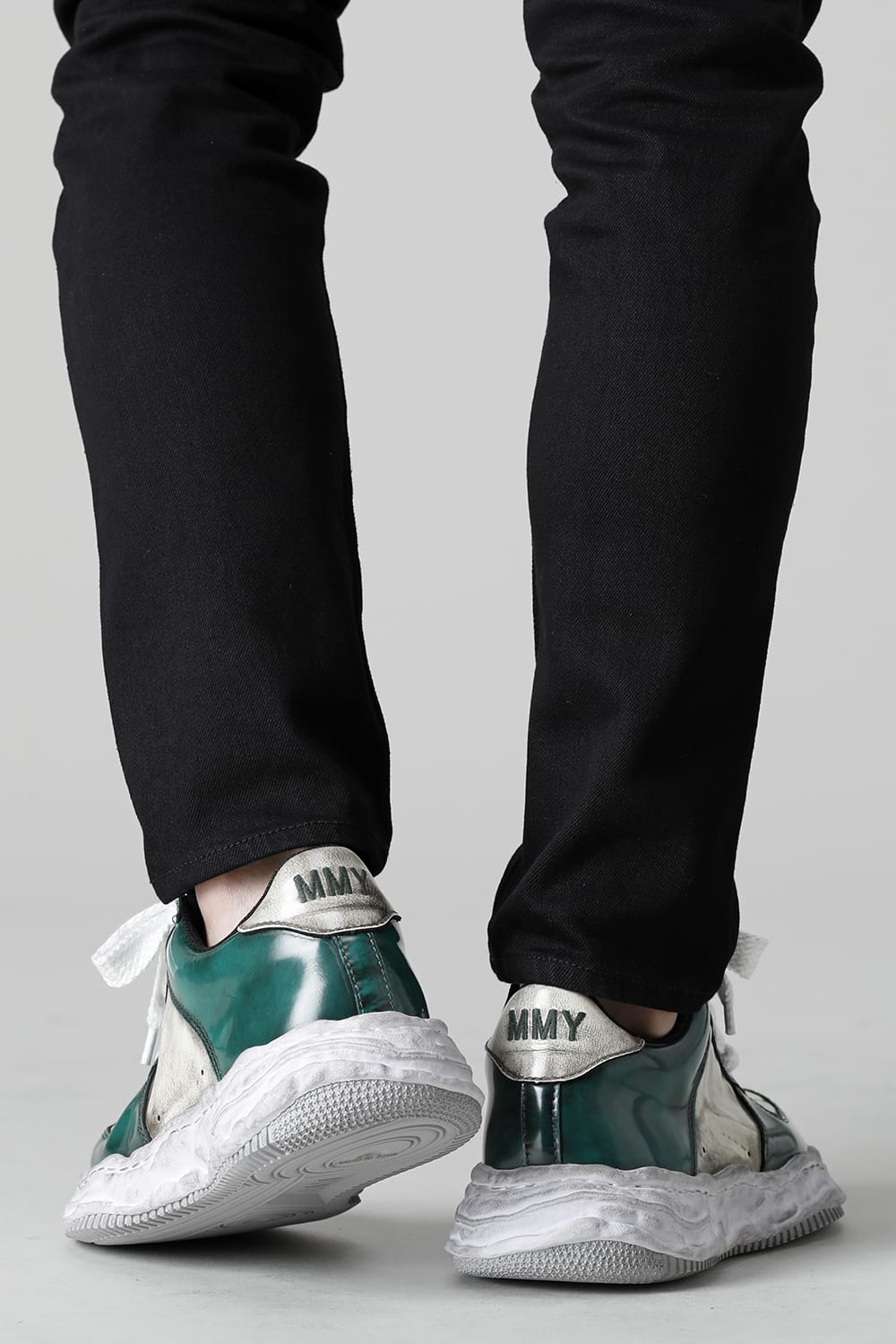 -ウェイン ロー- ブラッシュド パテント レザー スニーカー Green