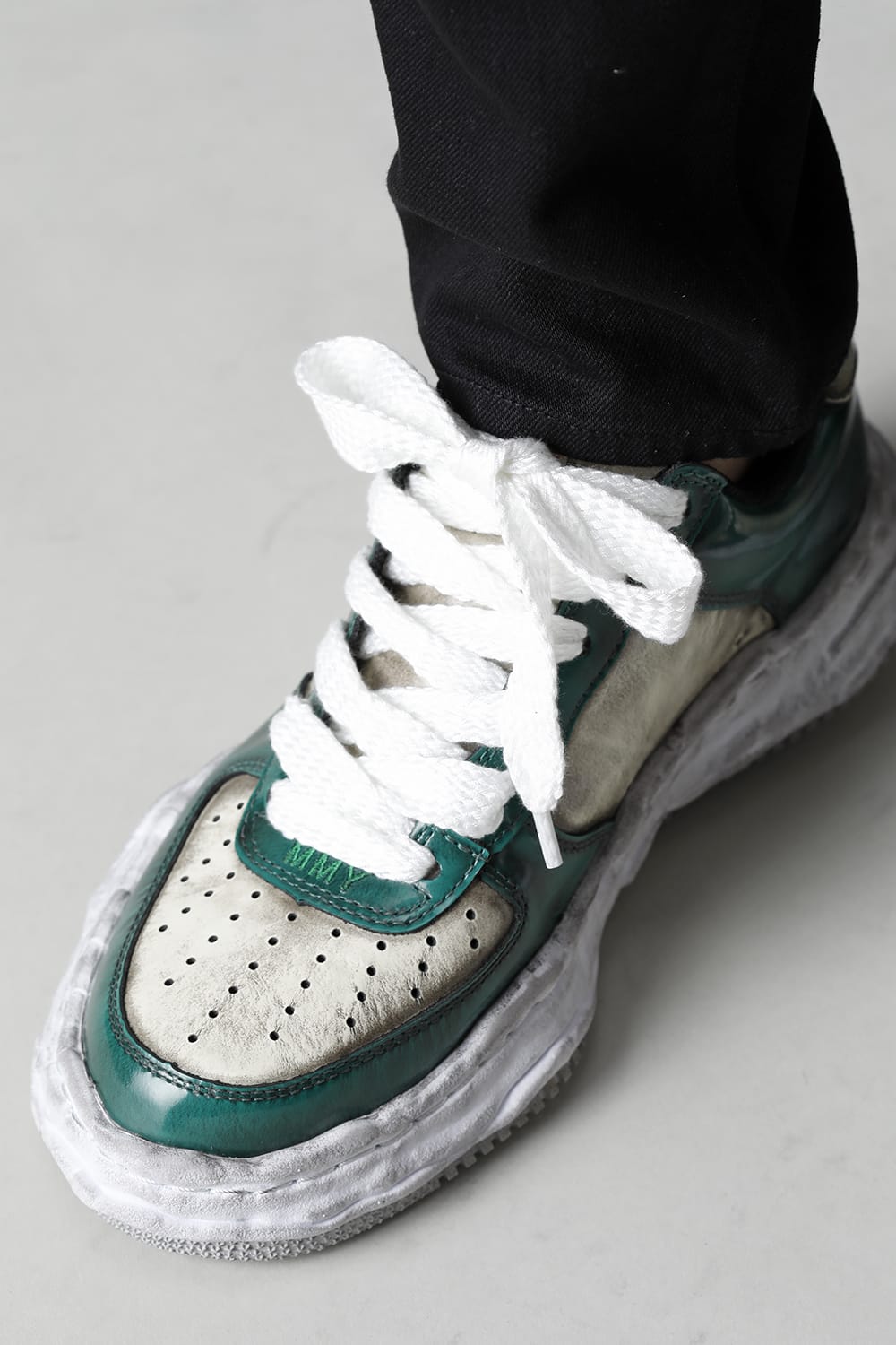 -ウェイン ロー- ブラッシュド パテント レザー スニーカー Green