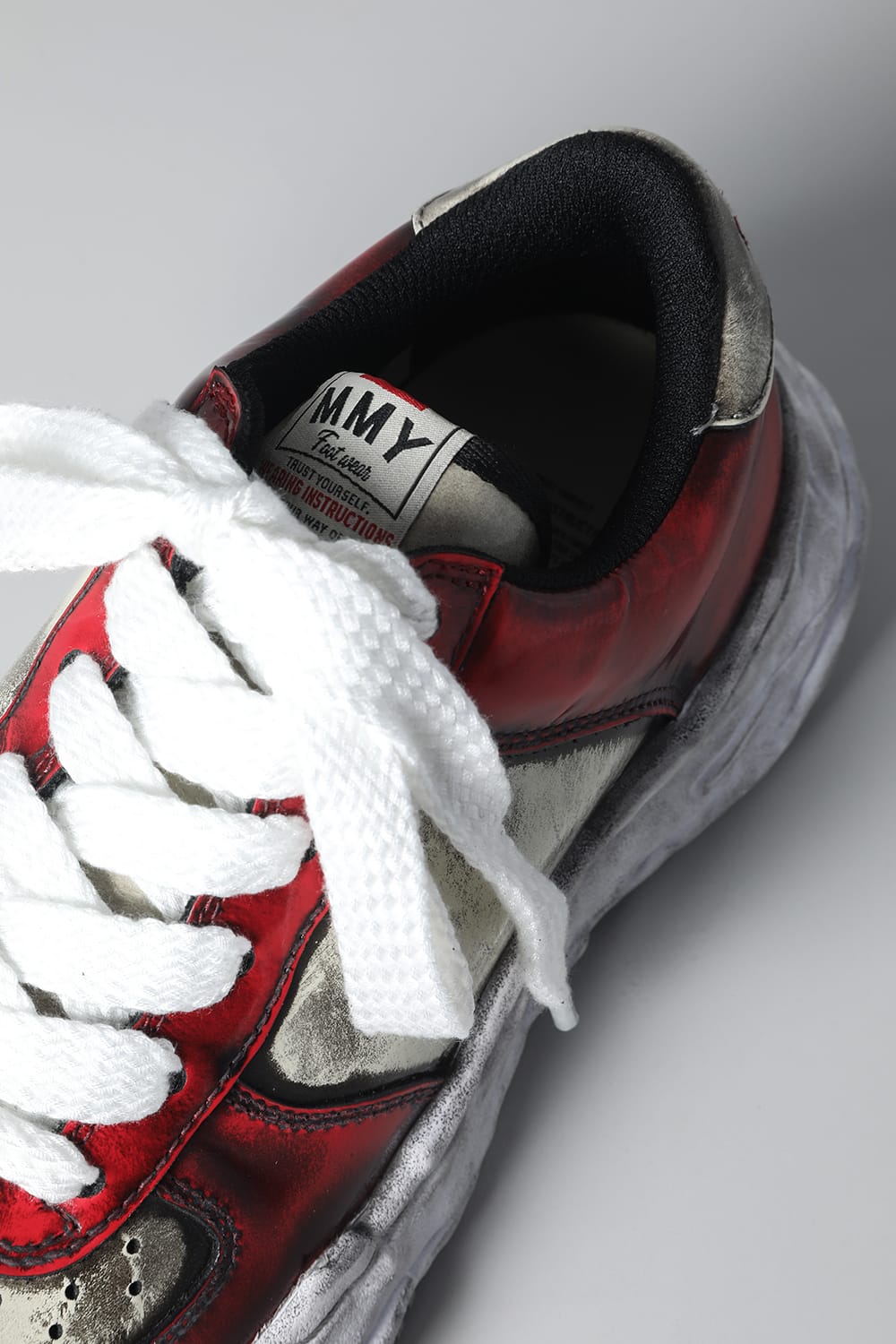 -ウェイン ロー- ブラッシュド パテント レザー スニーカー Red