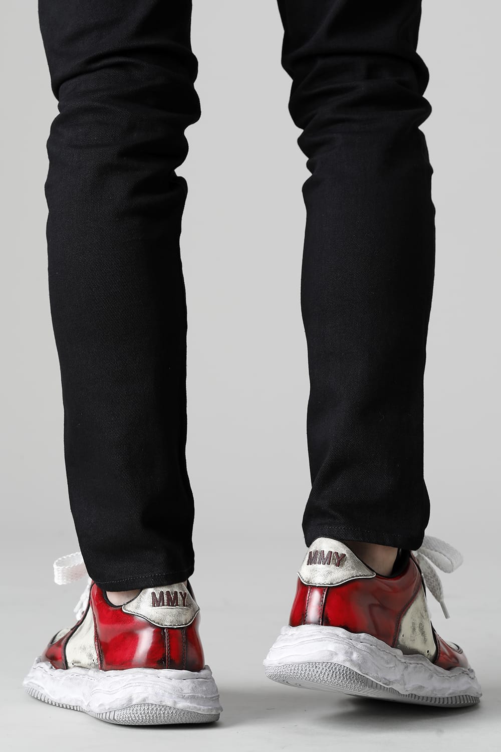 -ウェイン ロー- ブラッシュド パテント レザー スニーカー Red