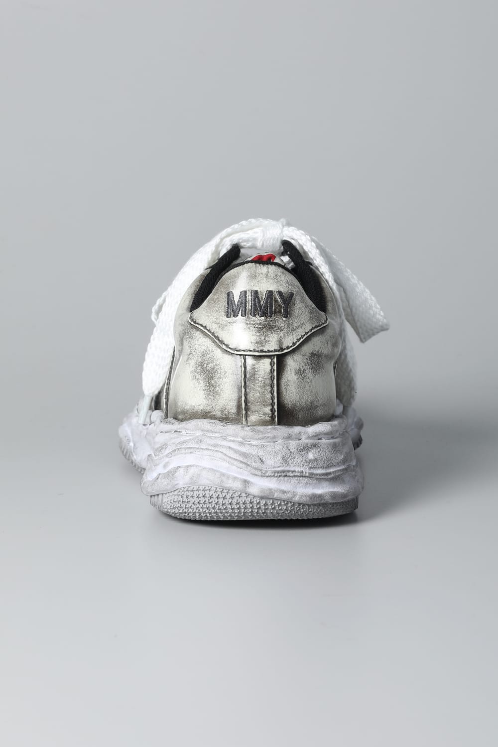 -ウェイン ロー- ブラッシュド パテント レザー スニーカー White