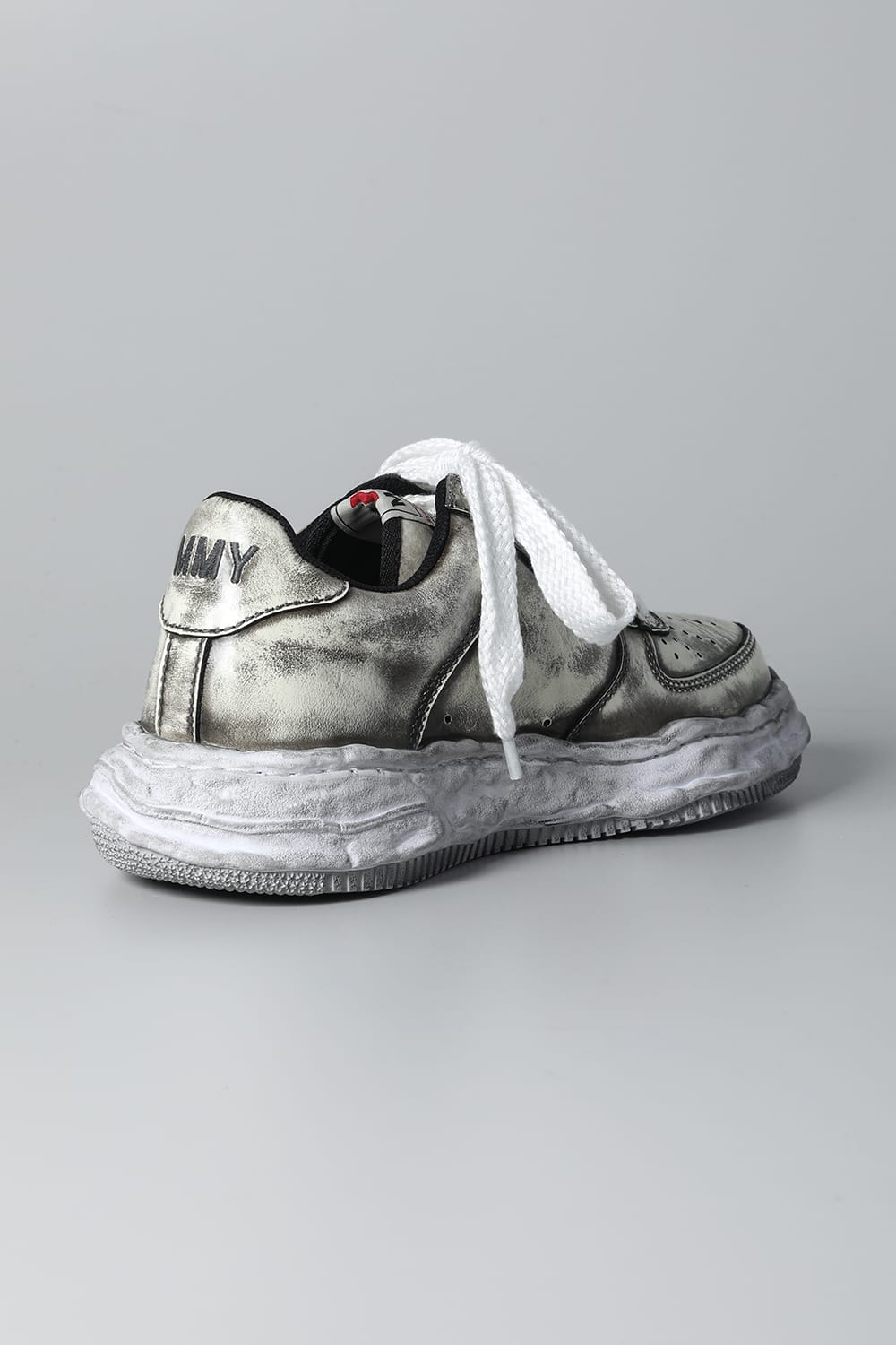 -ウェイン ロー- ブラッシュド パテント レザー スニーカー White