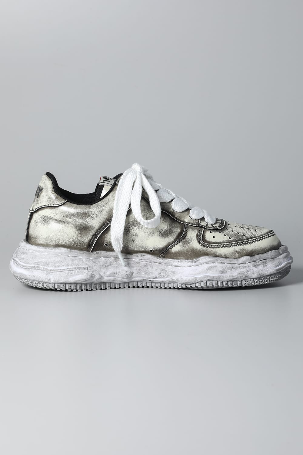 -ウェイン ロー- ブラッシュド パテント レザー スニーカー White