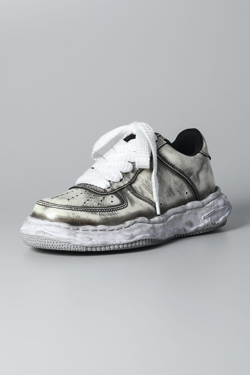 -ウェイン ロー- ブラッシュド パテント レザー スニーカー White