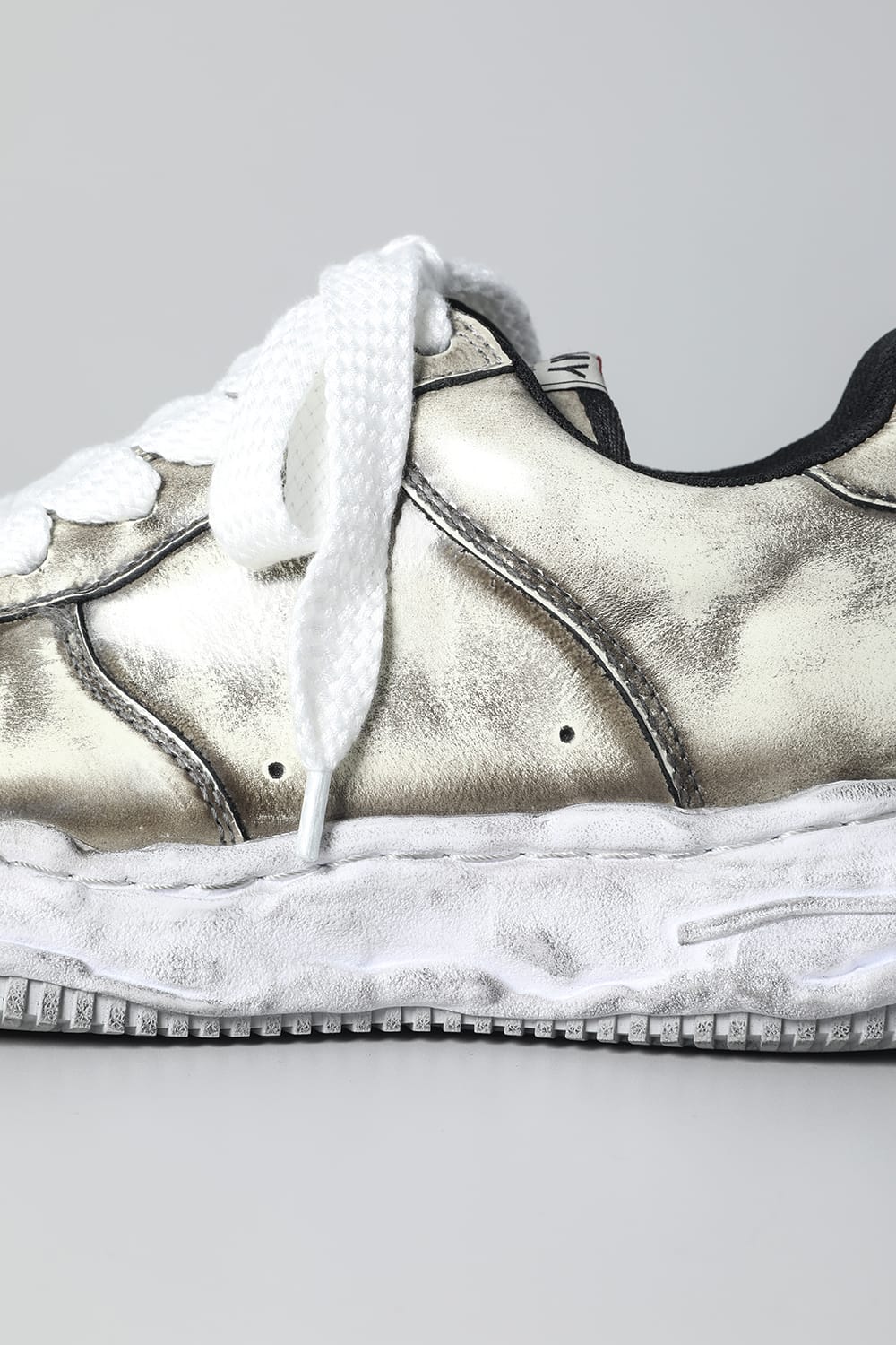 -ウェイン ロー- ブラッシュド パテント レザー スニーカー White