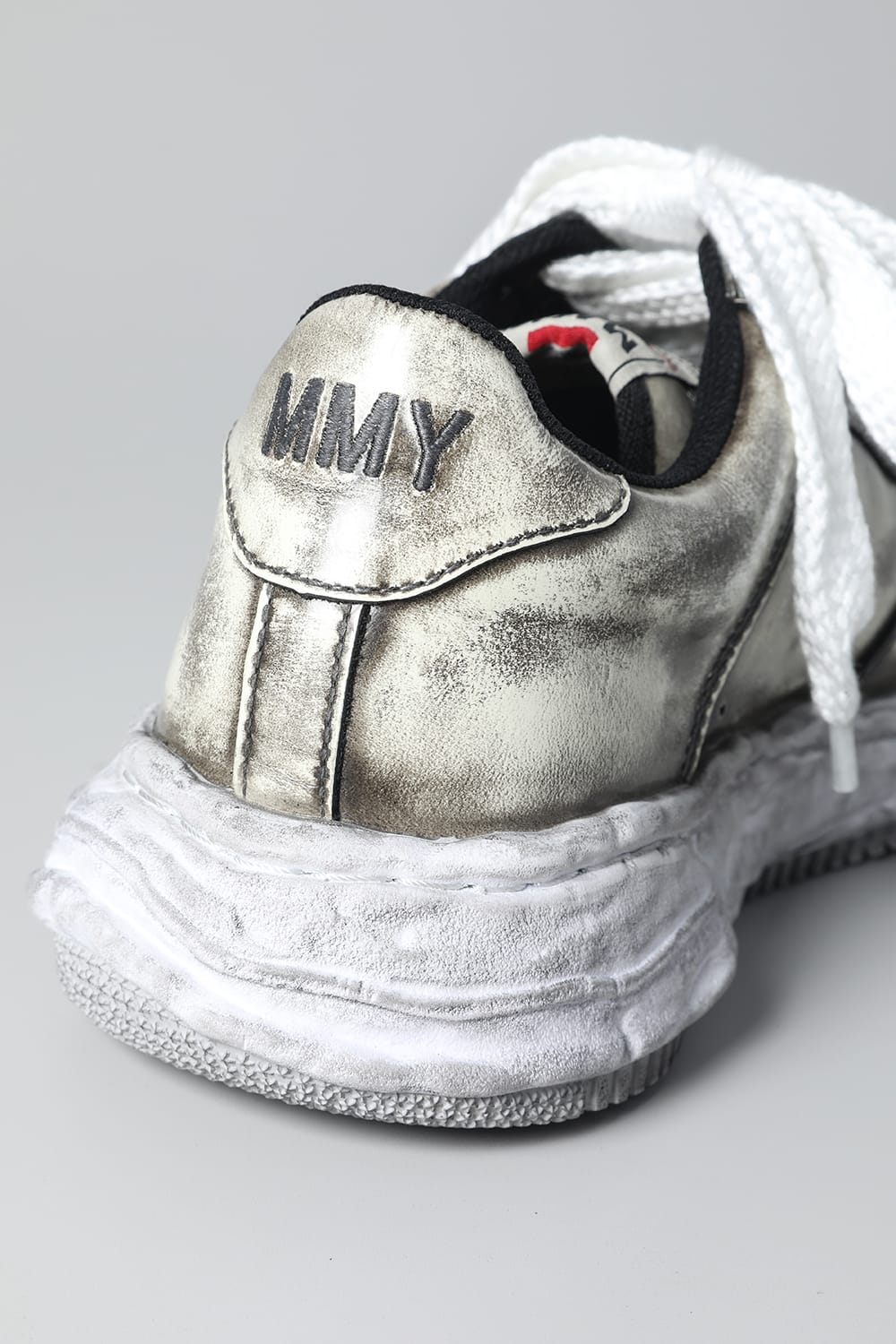 -ウェイン ロー- ブラッシュド パテント レザー スニーカー White