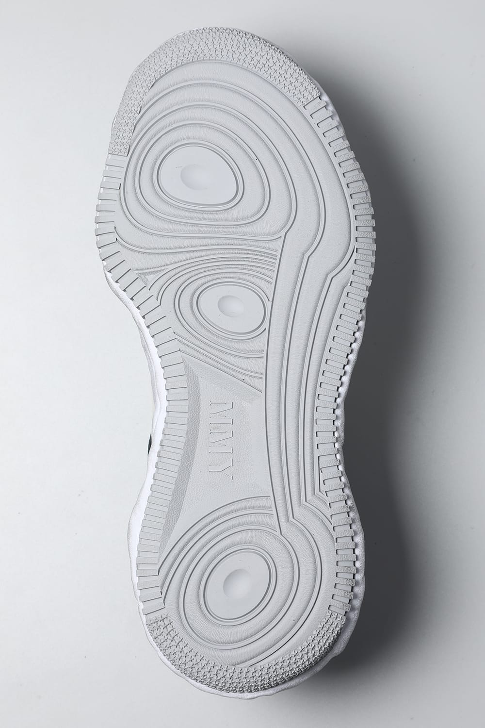 -ウェイン ロー- ブラッシュド パテント レザー スニーカー White