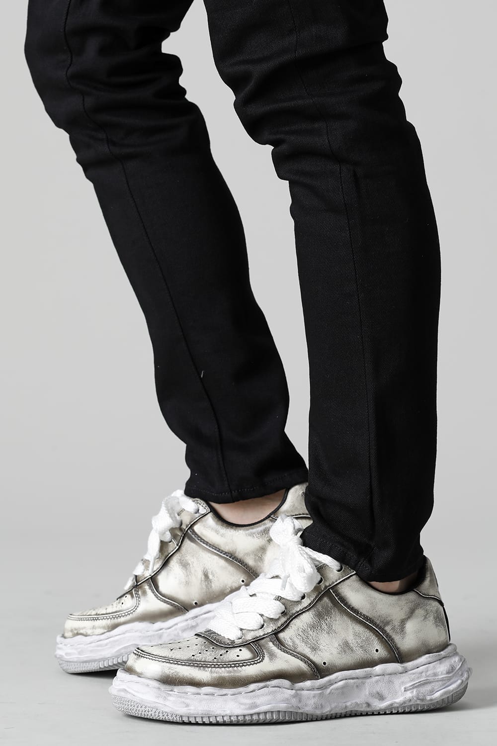 -ウェイン ロー- ブラッシュド パテント レザー スニーカー White