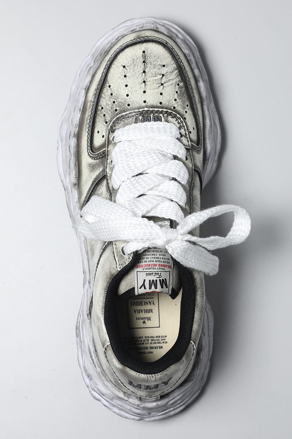 -ウェイン ロー- ブラッシュド パテント レザー スニーカー White