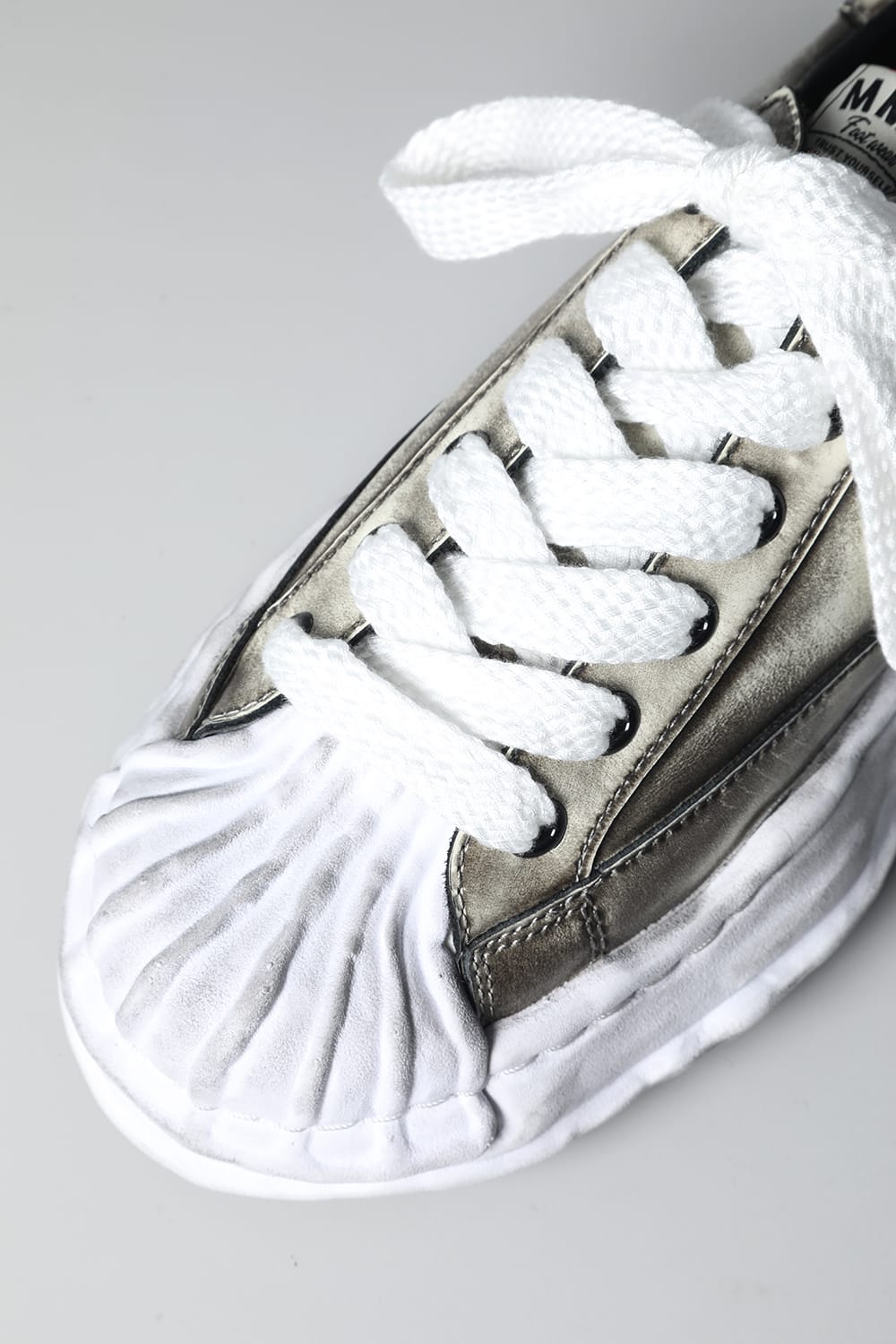 -BLAKEY Low- Brushed patent leather Low-top sneakers  White