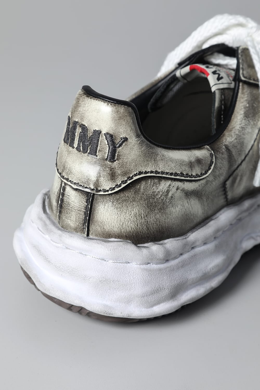-BLAKEY Low- Brushed patent leather Low-top sneakers  White