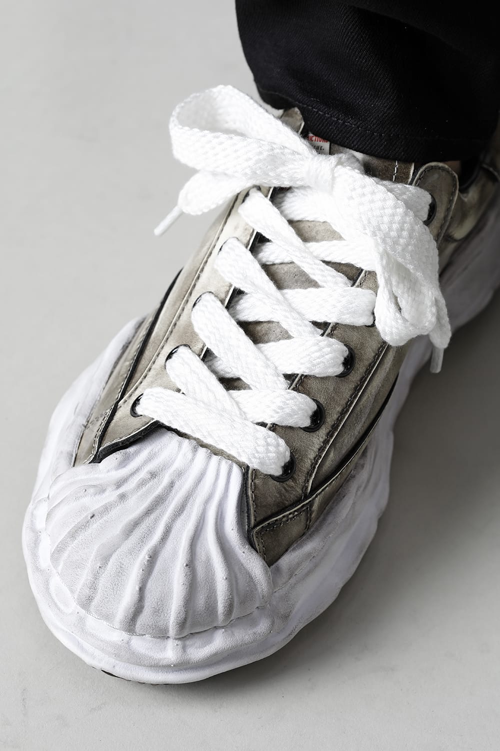 -BLAKEY Low- Brushed patent leather Low-top sneakers  White