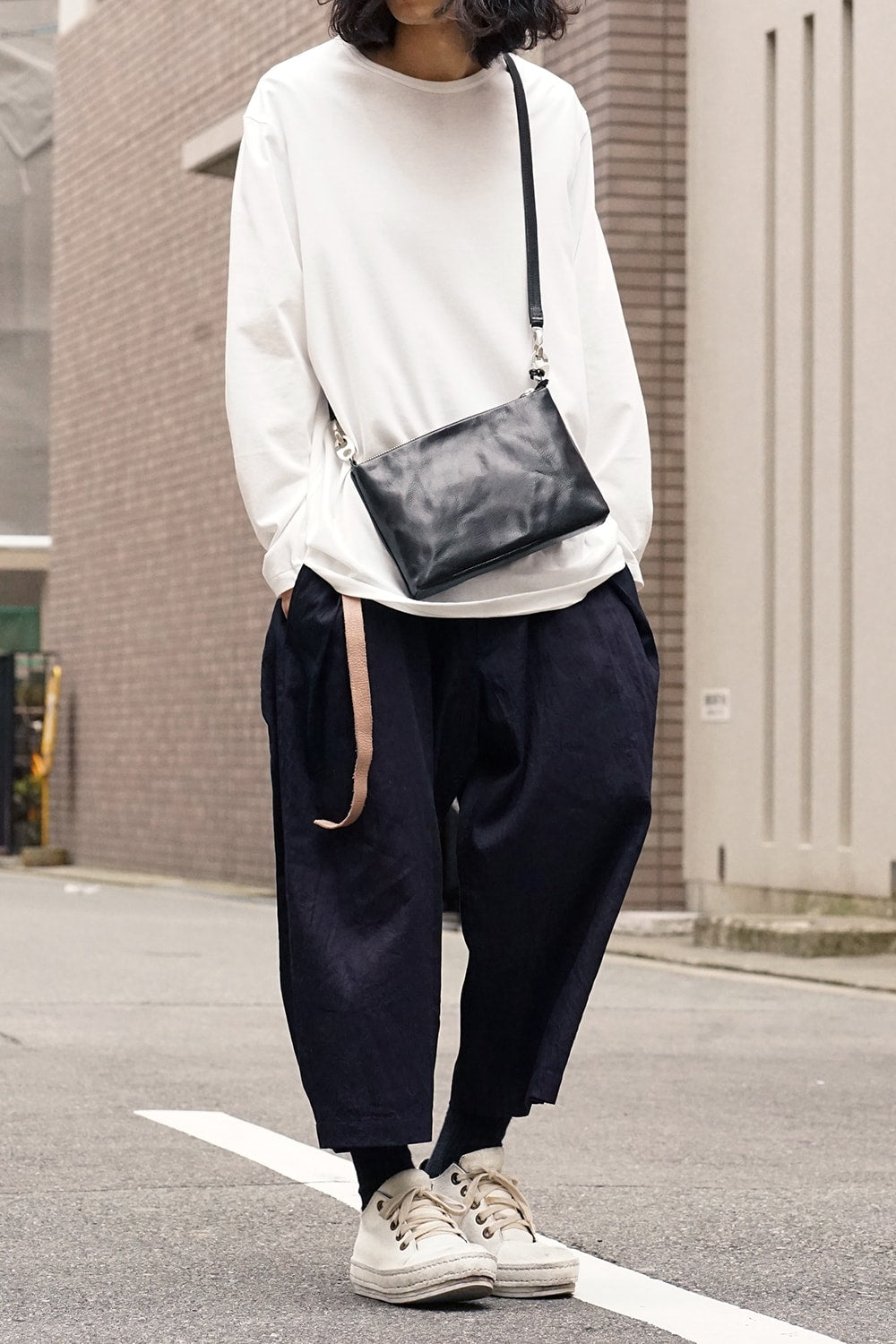 1 Tone Punch Shoulder Black