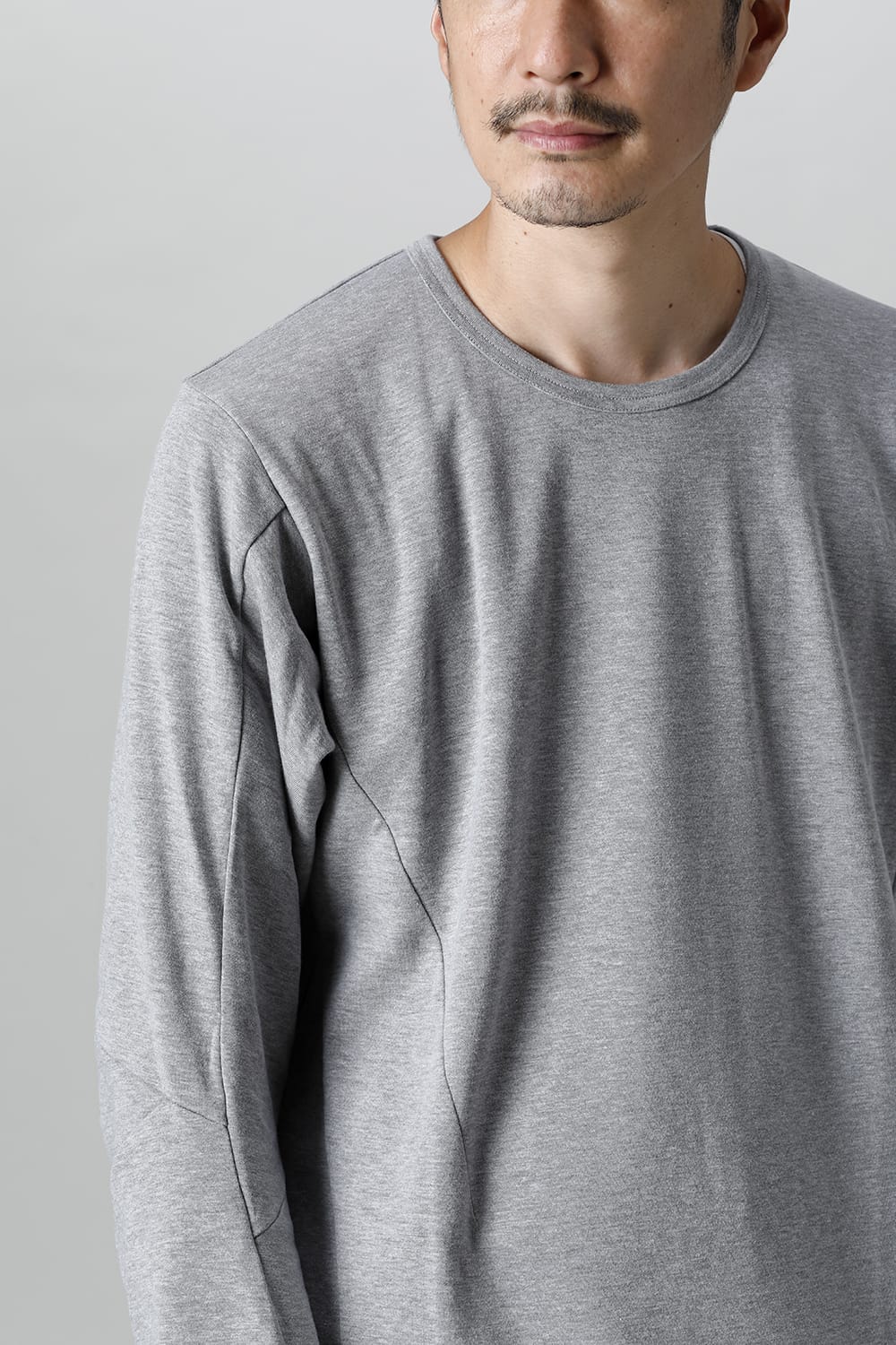 10th アニバーサリー アーティキュレイテッド クルーネックLS T.Gray