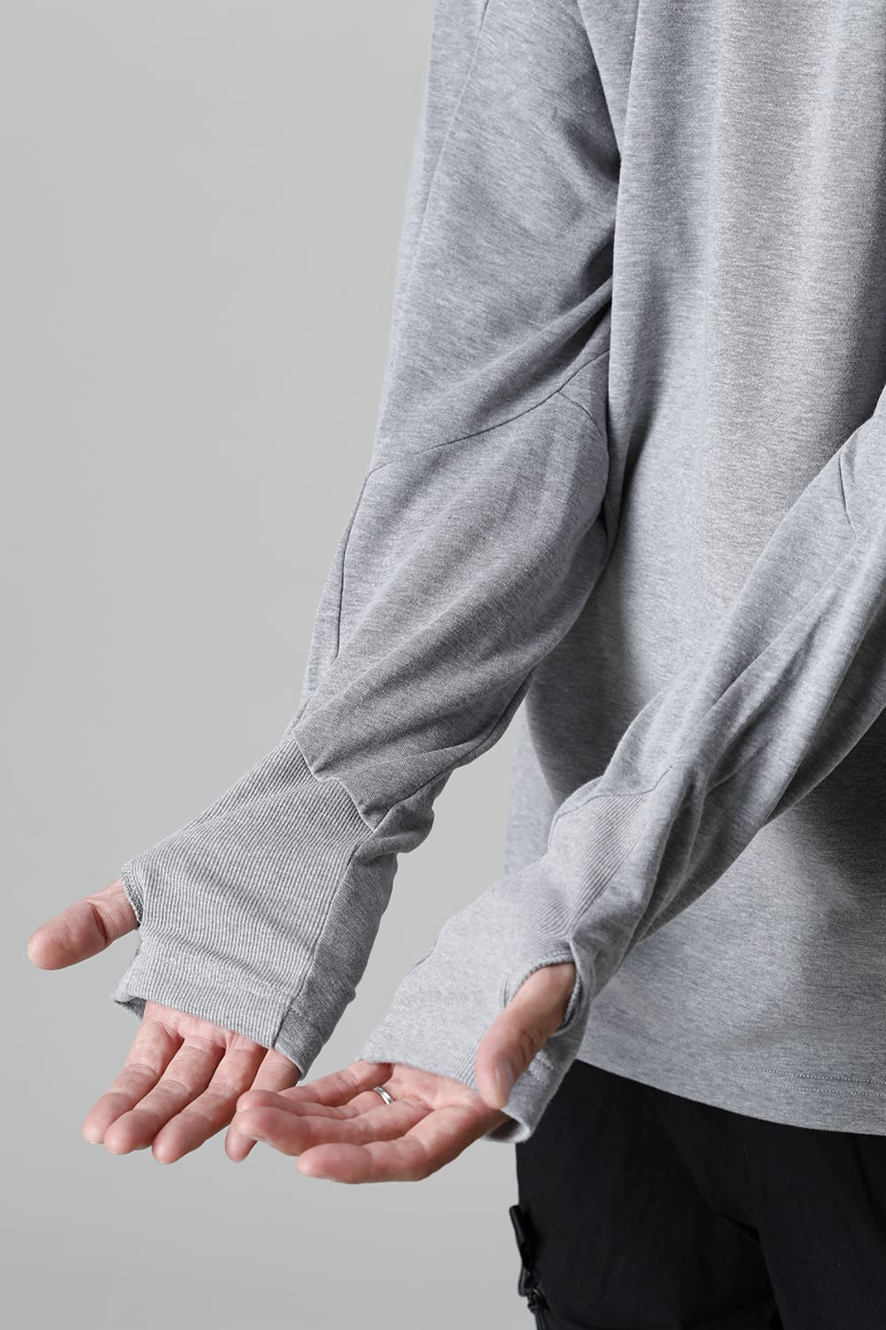 10th アニバーサリー アーティキュレイテッド クルーネックLS T.Gray