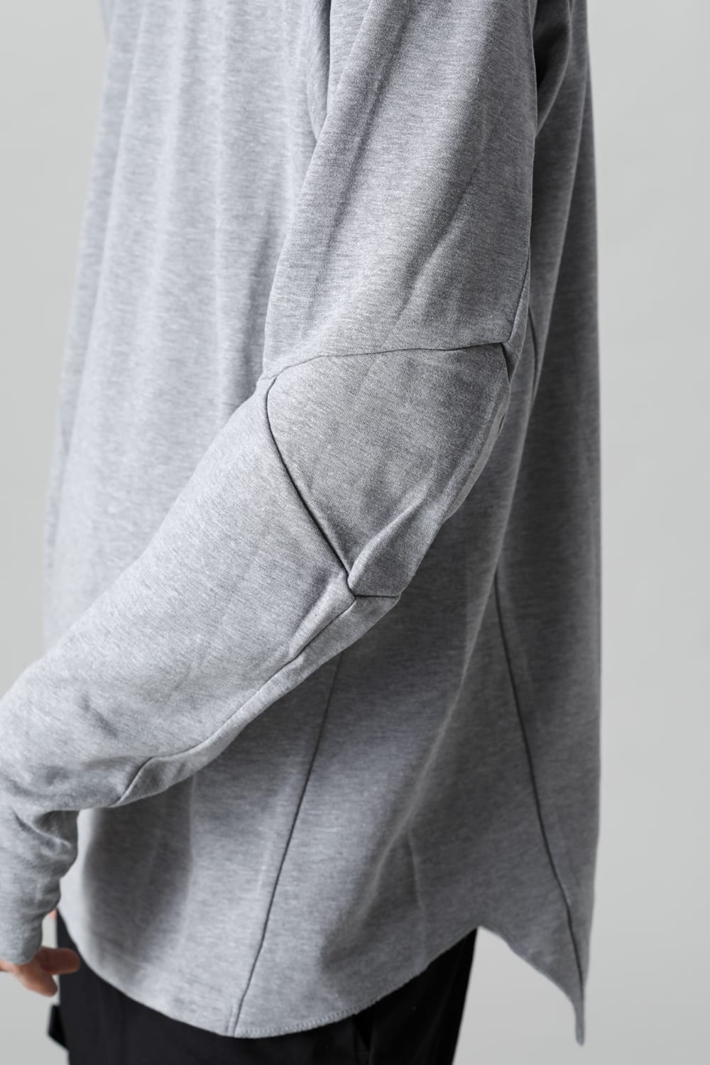 10th アニバーサリー アーティキュレイテッド クルーネックLS T.Gray