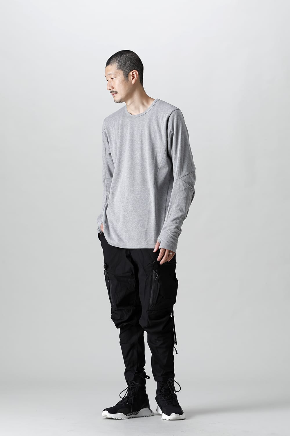 10th アニバーサリー アーティキュレイテッド クルーネックLS T.Gray