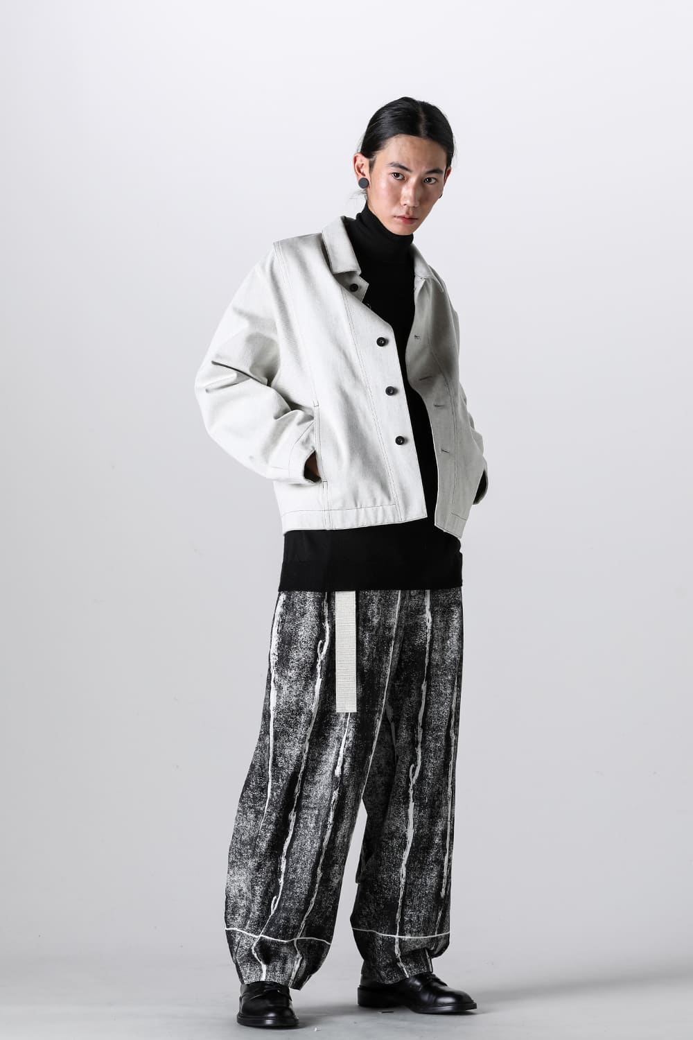 Modified Sleeve Short Blouson