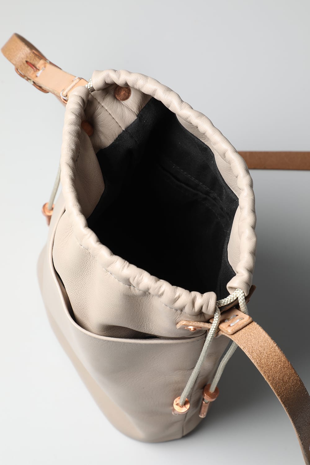 ドローストリングバッグ ベージュ - io-08-069