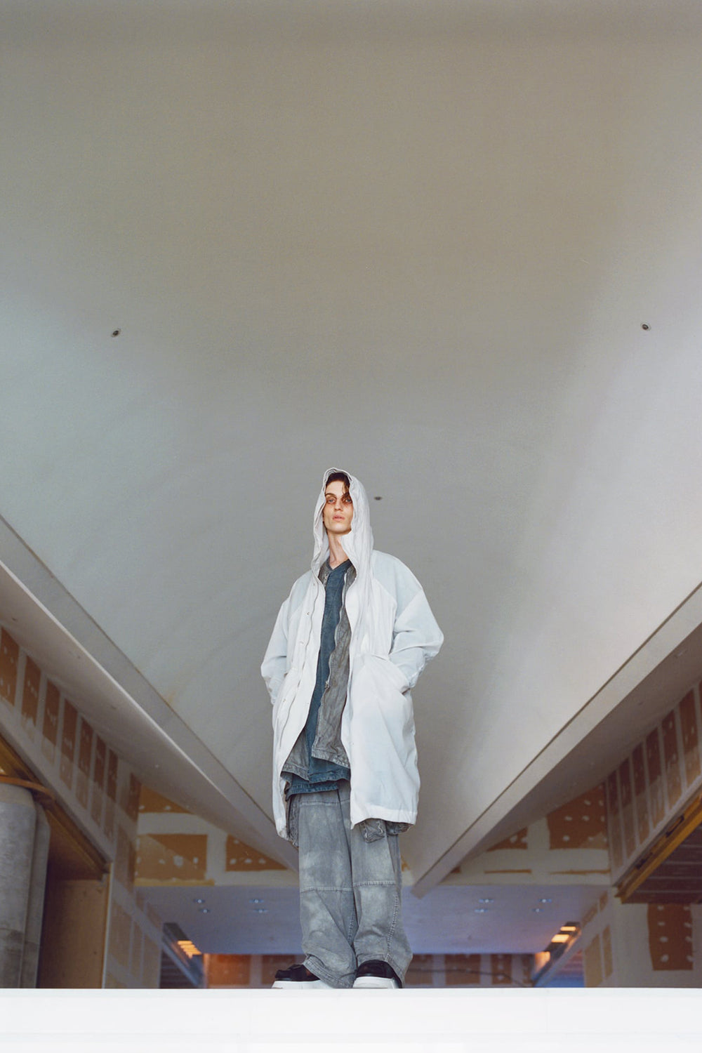 Poly Strap Over Sandal Black × Gray