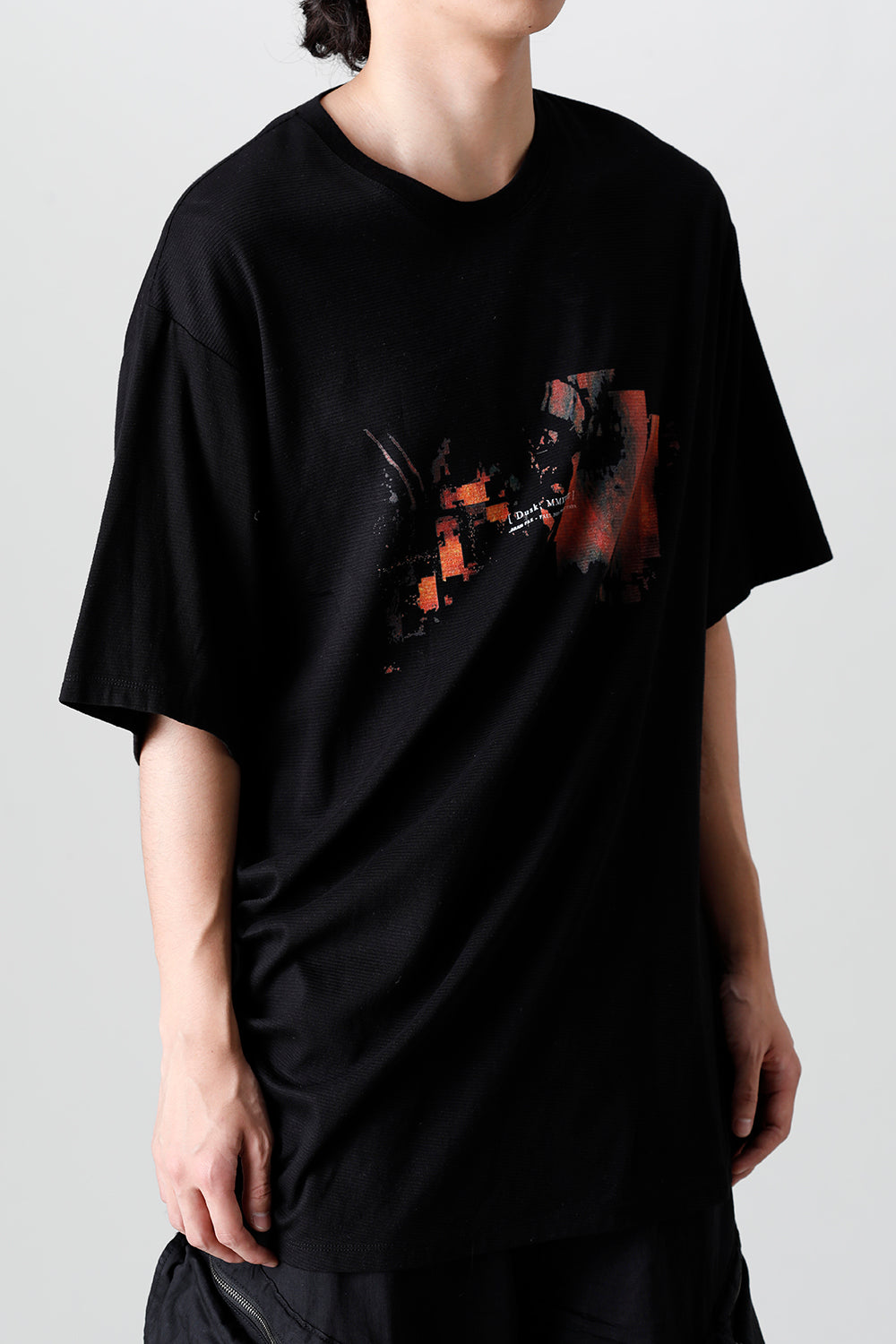 ‘DUSK’ Twist Tuck Short sleeve T-shirts