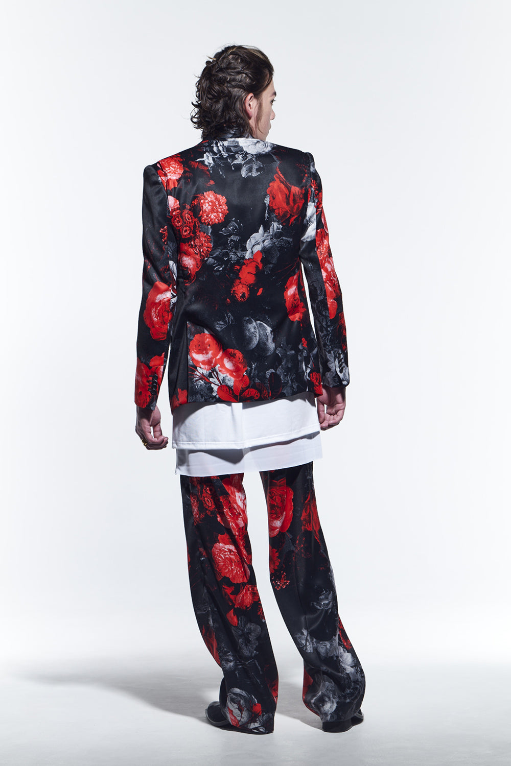 Layered V-Neck T-Shirts White & White