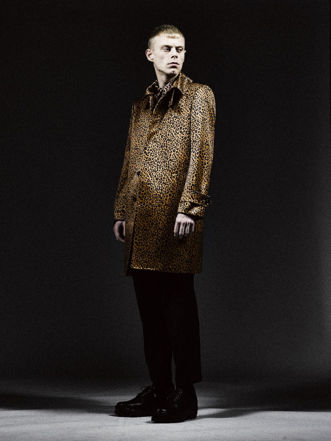 Satin leopard print soutien collar coat