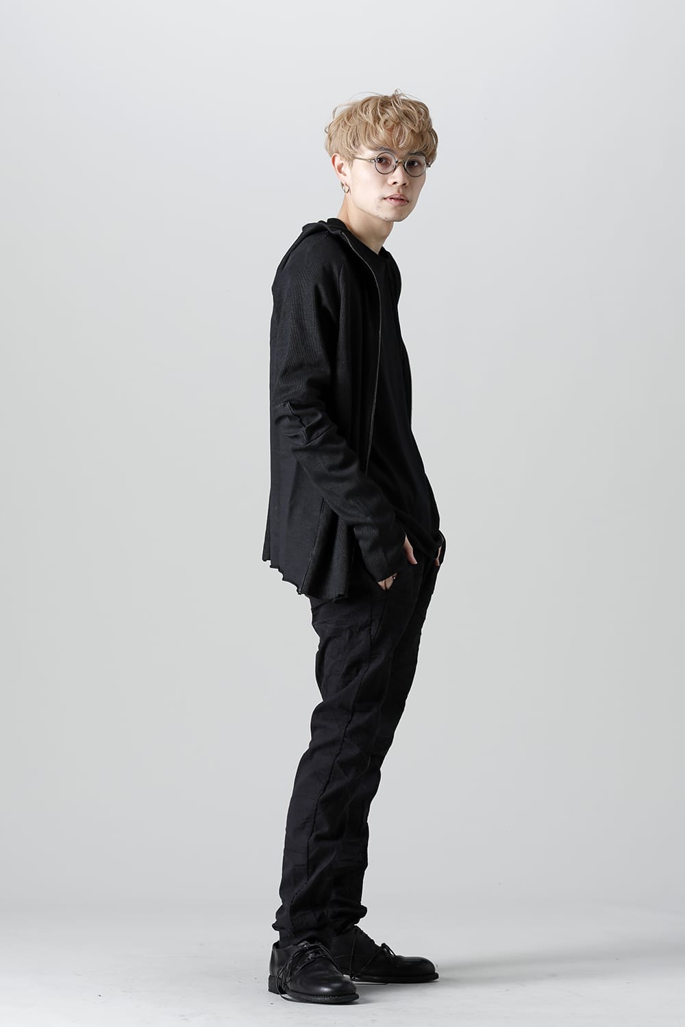 スリムダートパンツ