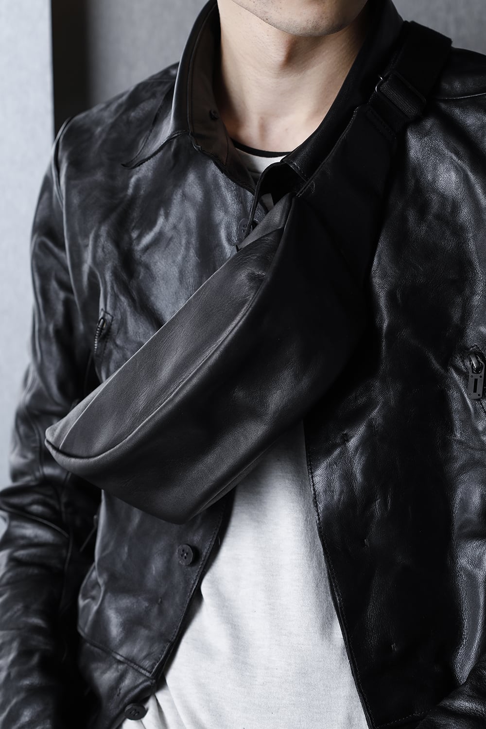 Leather small waist bag 'demi cercle' 19