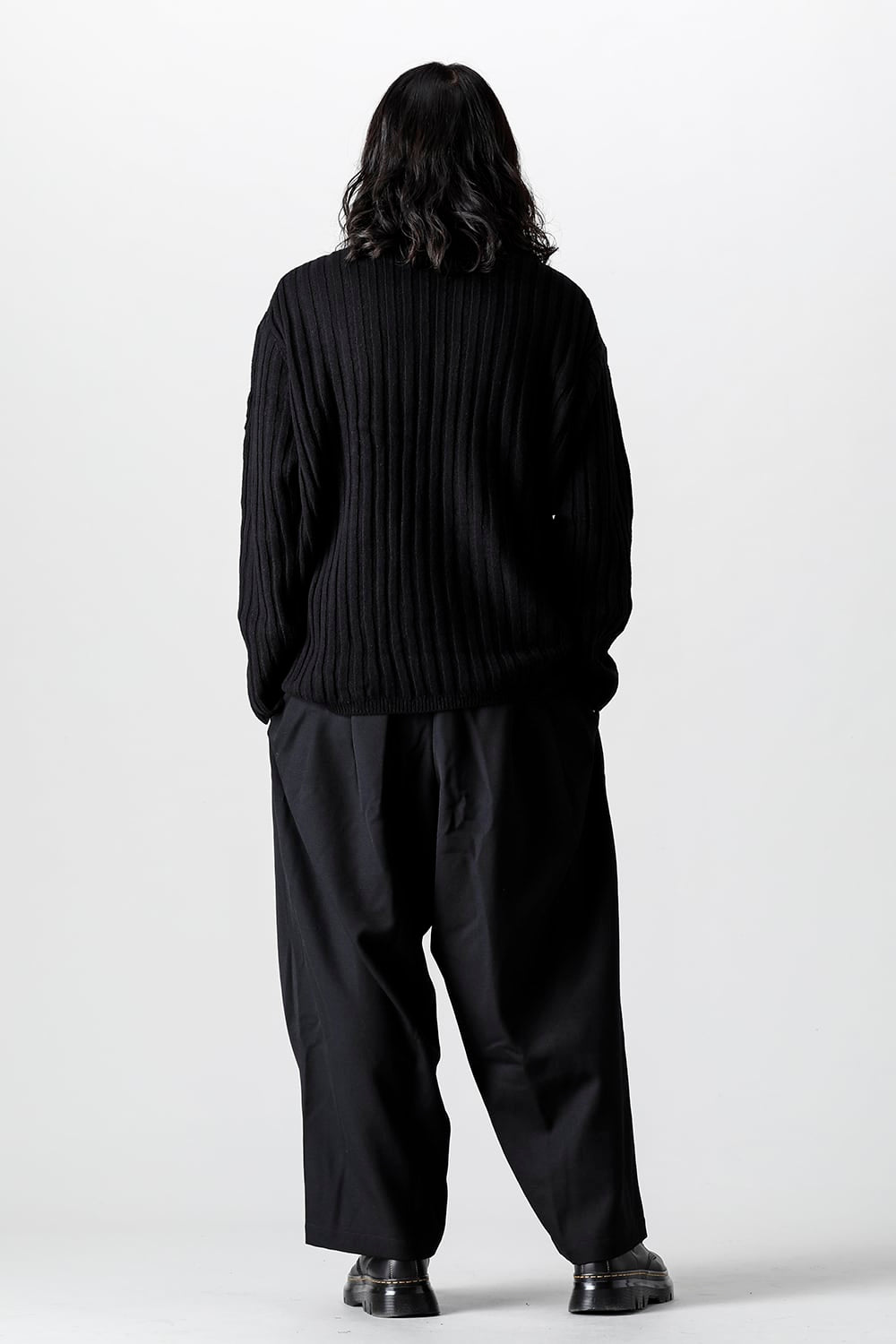 リブタートルニット