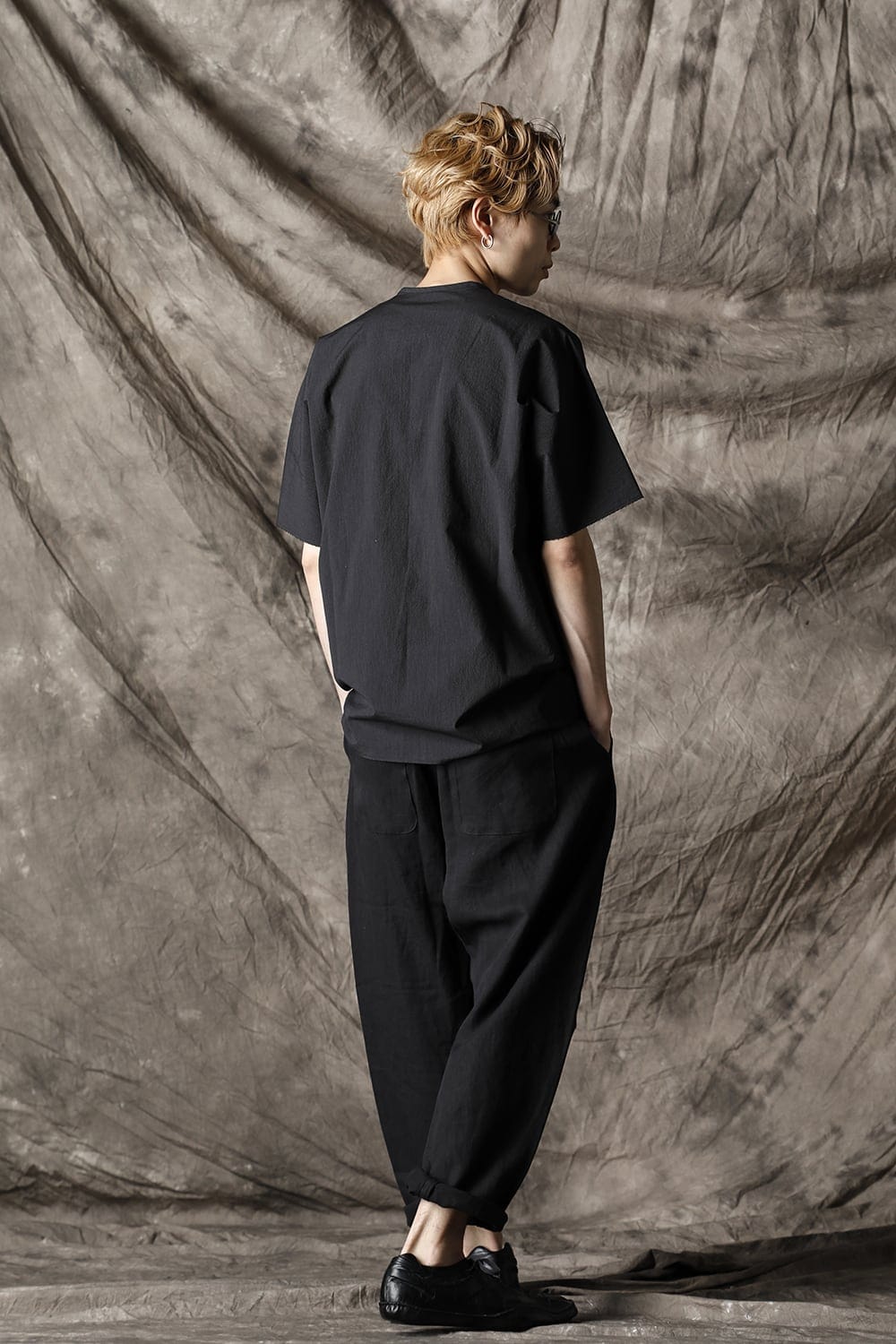 UNISEX WOVEN HENRY NECK T-SHIRT