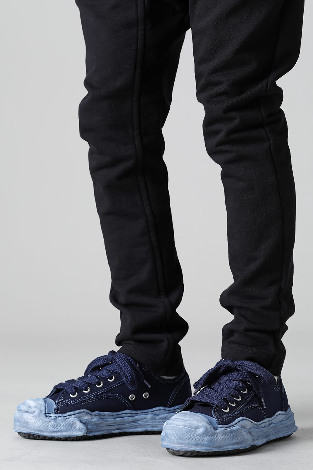 -ハンク ロー- オリジナルソール オーバーダイ キャンバス ロートップ スニーカー Navy