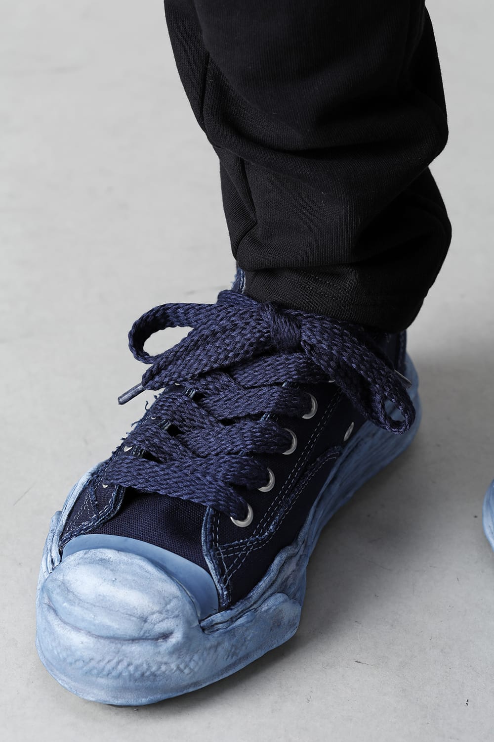 -ハンク ロー- オリジナルソール オーバーダイ キャンバス ロートップ スニーカー Navy