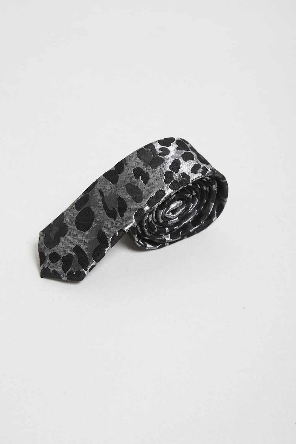 Leopard jacquard narrow tie Silver × Black