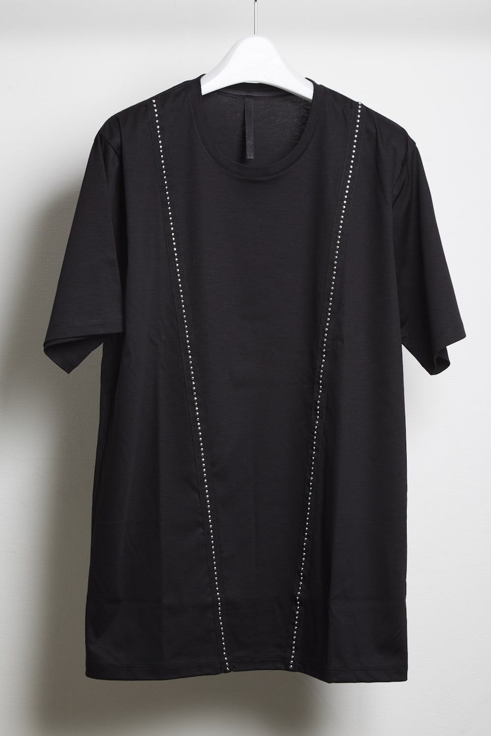 Fine twist high gauge smooth metal studs T-shirt Black