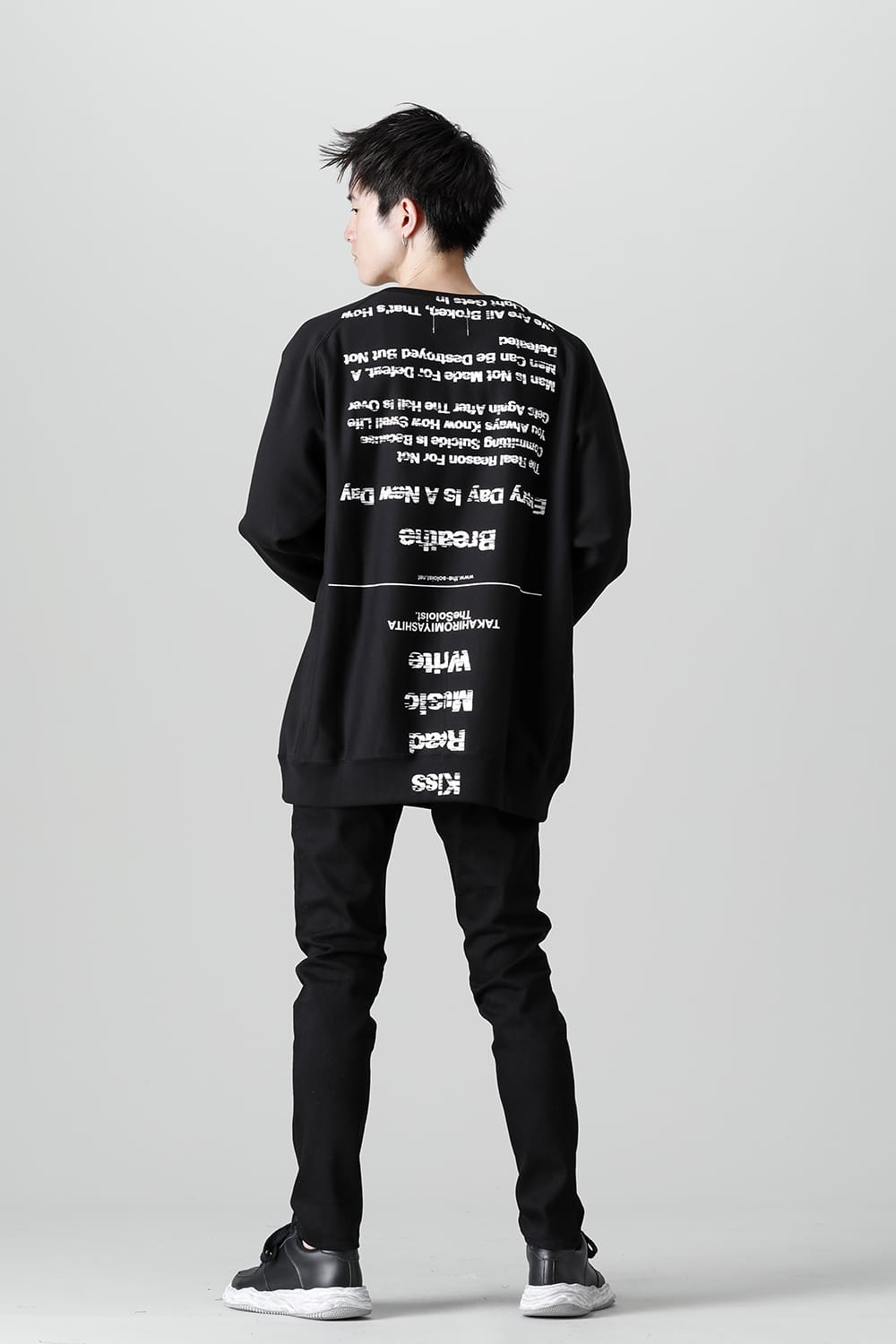 oversized crew neck sweatshirt. (pause≒play)