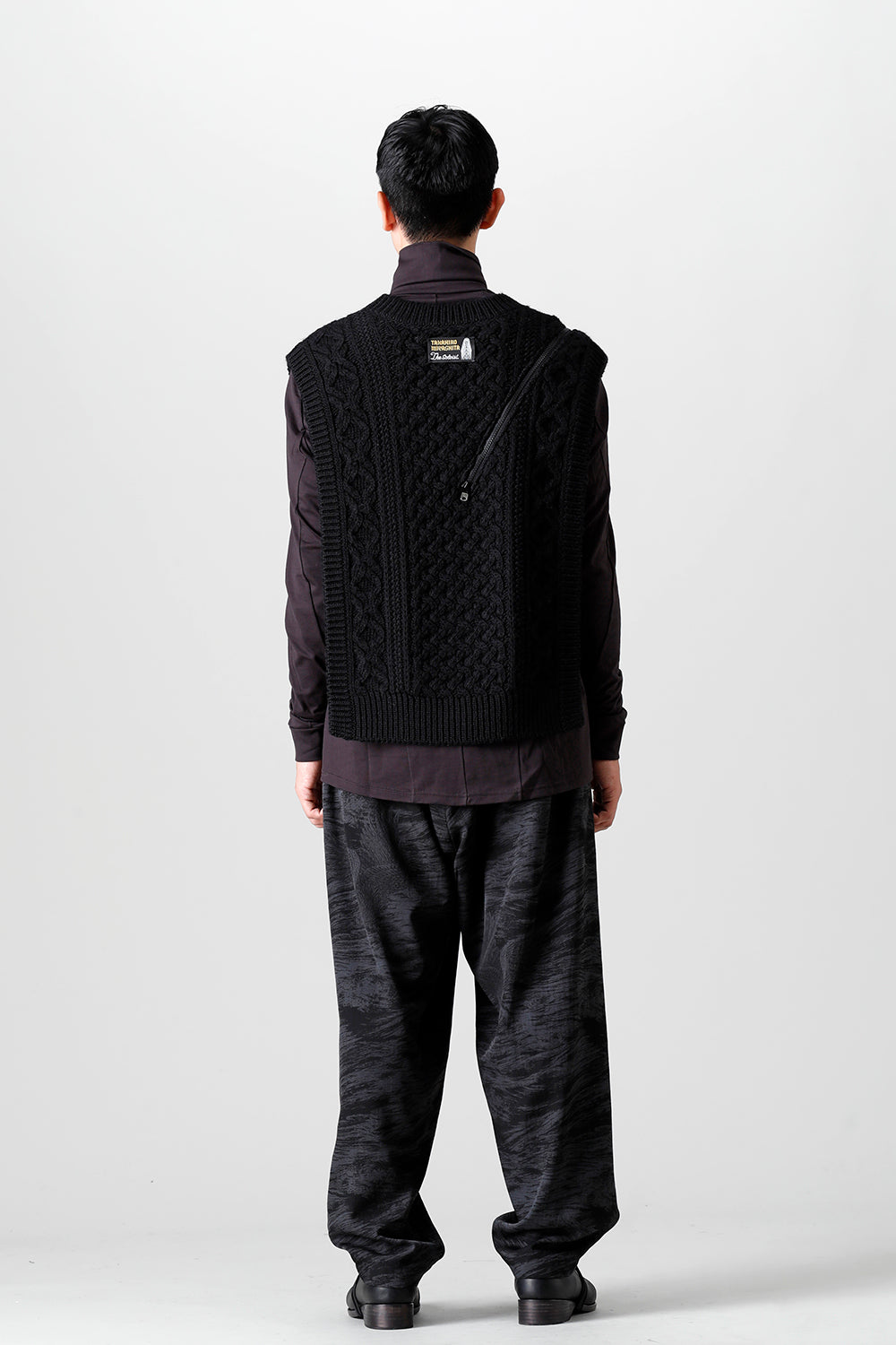 reverse double zip aran pattern vest Black