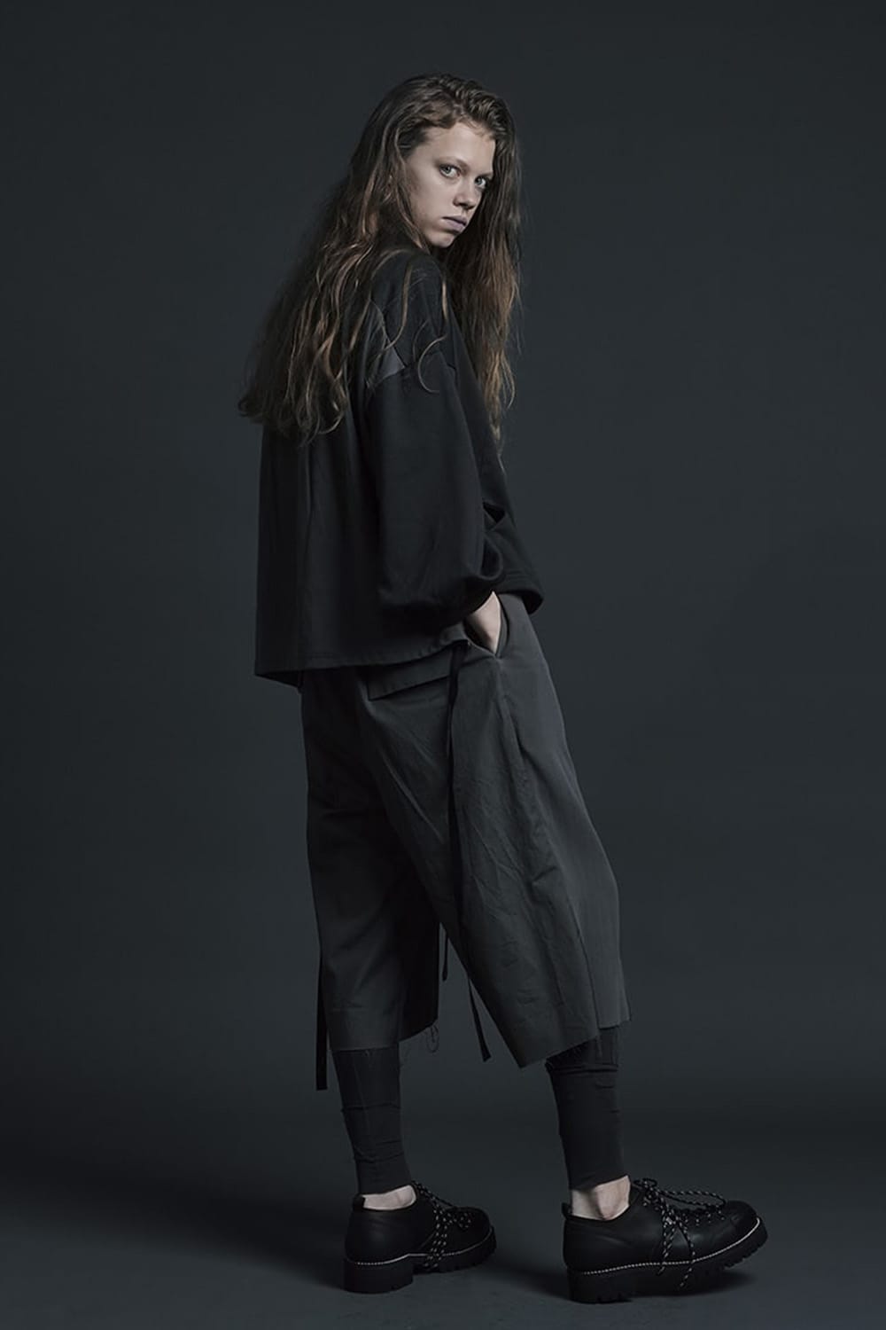 Hard twist Double weave Three-quarter length pants Gray